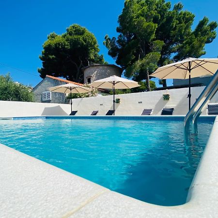 Sea-Views Brazza Apartments With Private Pool Milna  Eksteriør billede