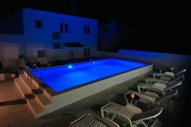 Sea-Views Brazza Apartments With Private Pool Milna  Eksteriør billede