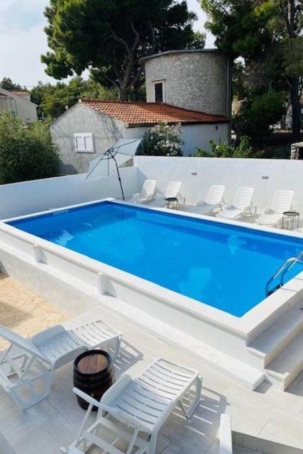 Sea-Views Brazza Apartments With Private Pool Milna  Eksteriør billede