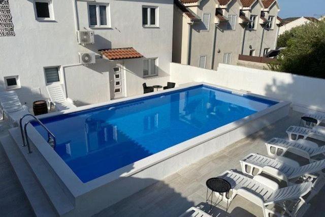 Sea-Views Brazza Apartments With Private Pool Milna  Eksteriør billede