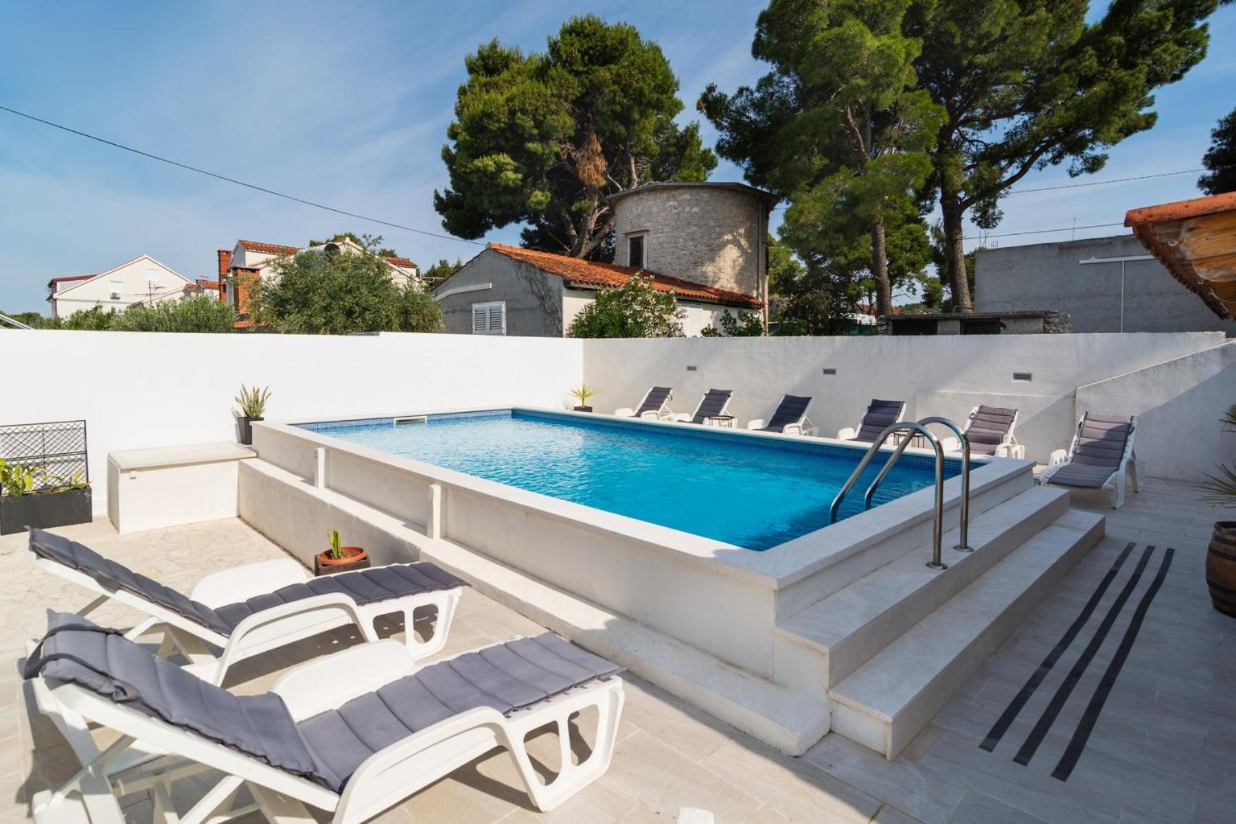 Sea-Views Brazza Apartments With Private Pool Milna  Eksteriør billede